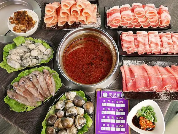御鼎霸鮮涮涮屋 - 新北中永和火鍋，除了超霸氣的肉吃到飽活動外，還推出平價個人鍋，想怎麼吃自己選