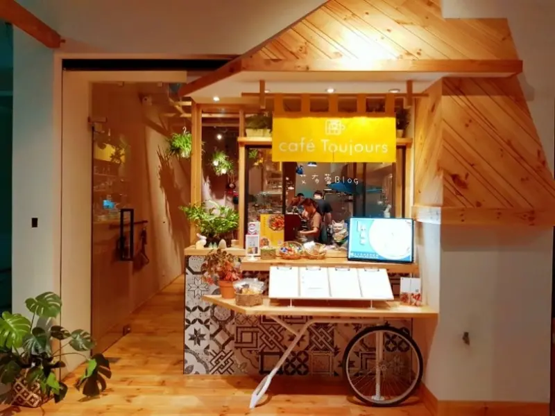 《高雄美食》常日咖啡❤小文青，餐車小吧台~南洋咖哩，咖啡館｡