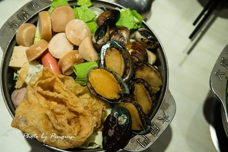 台南．南區．用餐時間鐵爆滿的平價小火鍋店．六扇門金華店．豬油拌飯、冰淇淋、飲料自助吧無限享用