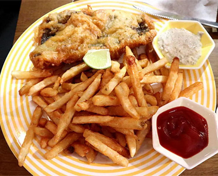 「板橋餐酒館」【Lane 72 Bistro - 柒拾貳巷英式小酒館】台灣少有的純英式小酒館，大多數的餐點是道地的英式餐點，深受旅台英國人士的讚賞！