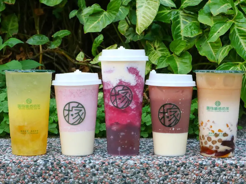 CP值大爆表的飲料就在圓稼，三種料鮮奶茶、鮮榨果汁系列只要35元！新品奶酪及奶蓋系列大受歡迎～