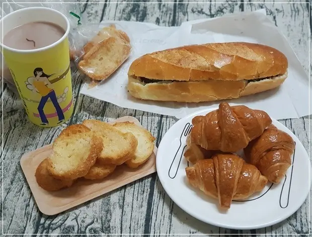 【中區】越南法國麵包工藝～平價美味的法式夾心麵包、可頌、奶油吐司脆片～第二市場、臺灣大道、三民路《Menu於文末》