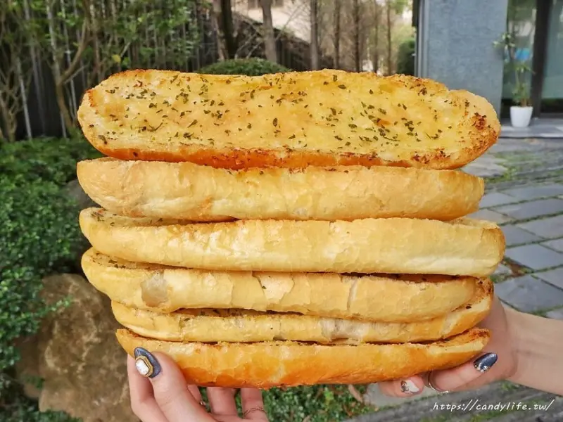 越南法國麵包工藝│台中爆紅越南法國麵包，天天大排長龍，這款麵包竟然一出爐就搶空！
