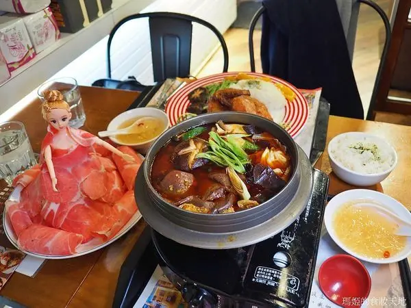 新莊聚餐推薦 吃茶咖川味休閒餐飲 在吃茶咖  吃飯喝茶品咖啡 用餐不限時 不收服務費  新莊聚餐新選擇