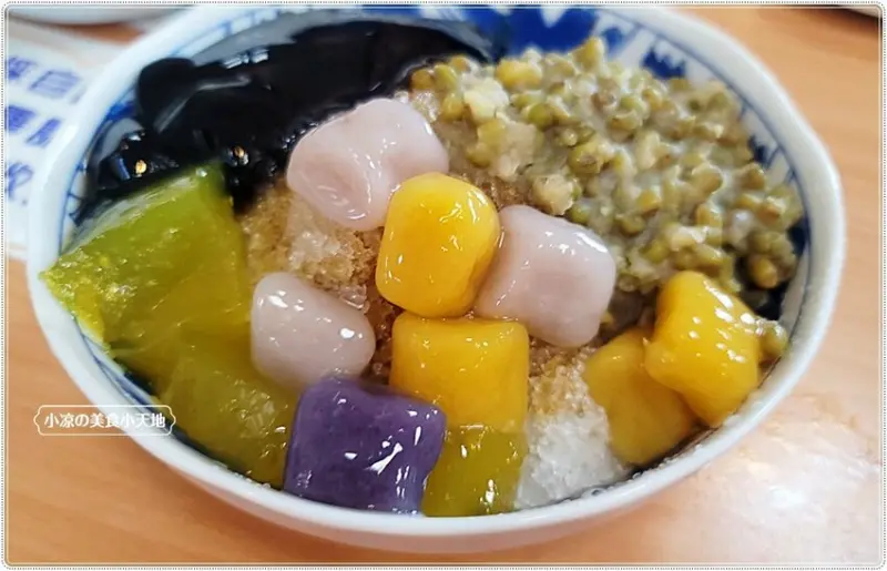 緊鄰大坑9號步道，專賣手工豆花、芋圓、湯圓、嫩仙草，還有大小少爺刨冰任你挑，爬完山後的最佳消暑聖品！！