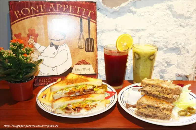 【Big Table】﻿培根酪梨煎蛋三明治&魯本牛肉三明治~台北早午餐推薦 大安區早午餐 手作麵包與經典配料的完美結合