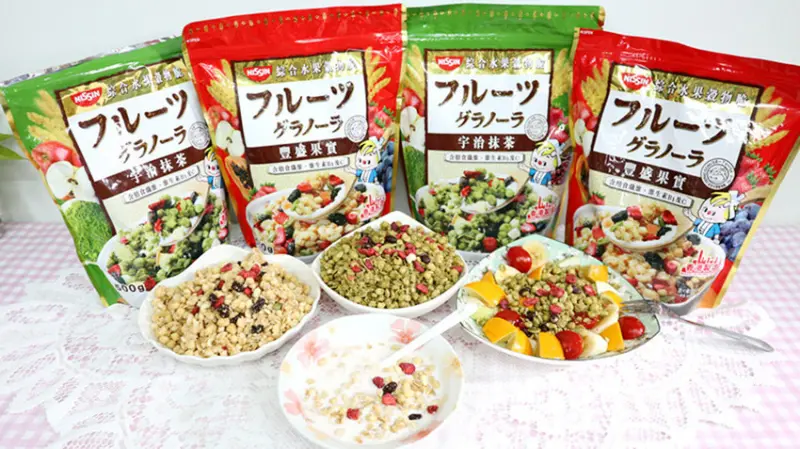 「健康早餐穀物」【日清】「豐盛果實綜合水果穀物脆」+【日清】「宇治抹茶綜合水果穀物脆」，營養美味，值得推薦給忙碌的上班族，或懶人的健康休閒美食或創意早餐！