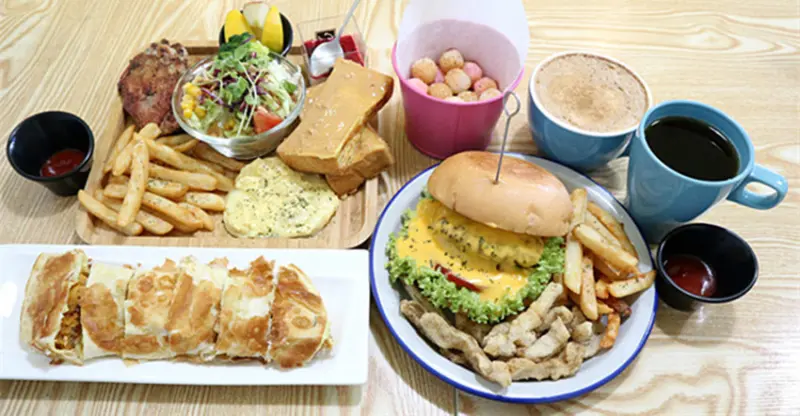 「松山小巨蛋早午餐」【菲尼斯三明治Feelings Sandwich】原「非你吃三明治」，全新品牌，全新裝潢，三明治/漢堡/蛋餅都超好吃！#早午餐餐廳 #寵物友善餐廳 #育達商職友善餐廳