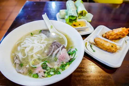 【跟著舒國治尋小吃之九十八】【南京三民站美食】河內河粉