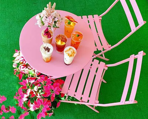 【台中 不二號】排隊也要買...好華麗的紋路系列耶! 喝得到的水果，喝得到的手烘...顛覆你對奶蓋的想像...