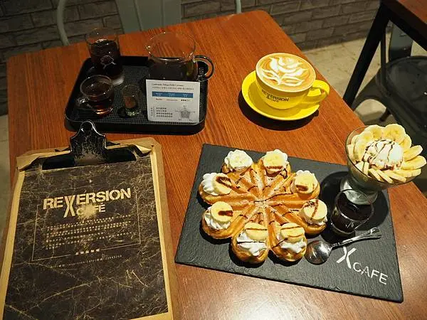 新莊網美咖啡美食推薦 Reversion cafe_反轉點·咖啡 文青IG網美必拍 女力劇場拍攝場景 夢17咖啡廳 店貓麻吉