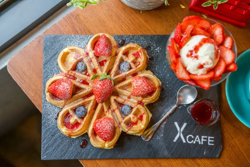 新莊花園系咖啡輕食推薦｜Reversion cafe_反轉點•咖啡 季節限定『草莓鬆餅』、草莓控、新莊早午餐