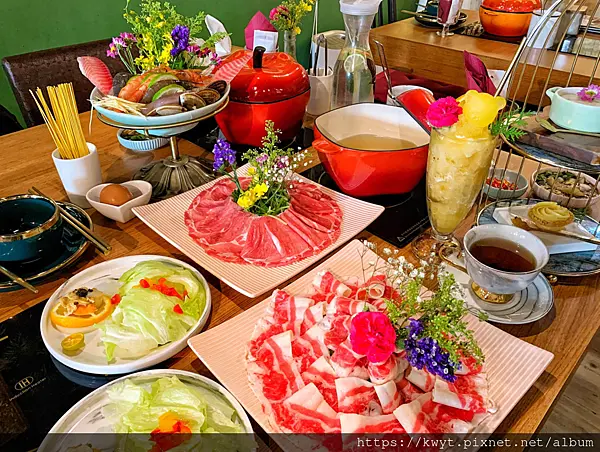 【林口美食】喜園火鍋林口歐風店。絕美歐系奢華裝潢，每一口都是美味，湯頭清甜搭配慈心有機認證蔬果，喜園林口歐風店火鍋菜單