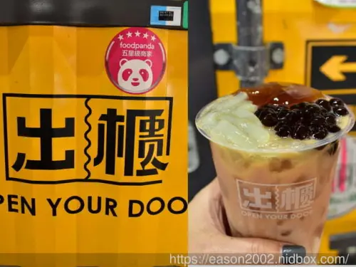 台中手搖飲推薦。#出櫃逢甲旗艦店。網友都在推的超好喝蕎麥飲品。茶香四溢 /芝士厚奶蓋~超浮誇