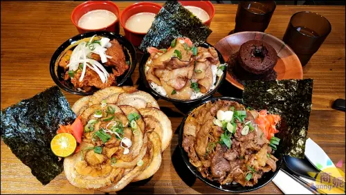 黑毛牛肉山丼、花朵叉燒丼超吸睛!牛丁次郎坊百元燒肉丼免服務費雞白湯飲料喝到飽@商妮吃喝遊樂