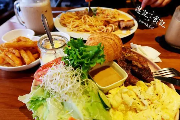 │粉紅泡泡粉紅醬少女心大噴發!!│Homa咖啡│早午餐│義大利麵│炒烏龍│FoodPanda空腹熊貓│Deliveroo戶戶送│海山捷運站美食│新北市土城區早午餐推薦!!