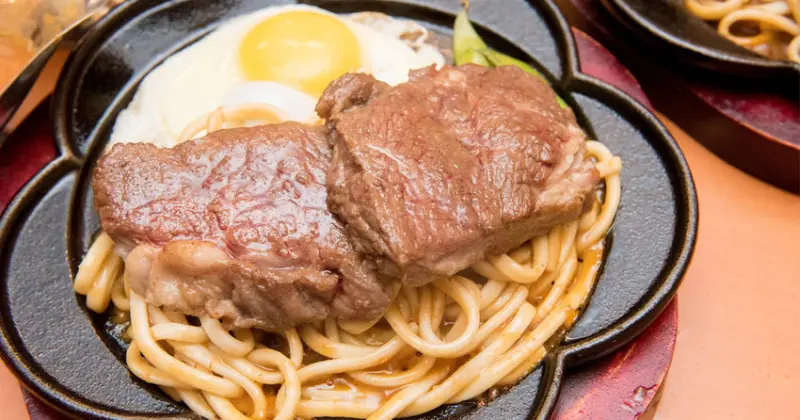 【台南美食】夜市的價位餐廳的品質排餐｜鮮嫩原塊牛排｜花枝排沾點海鹽就好吃~~好好吃牛排 - 南人幫