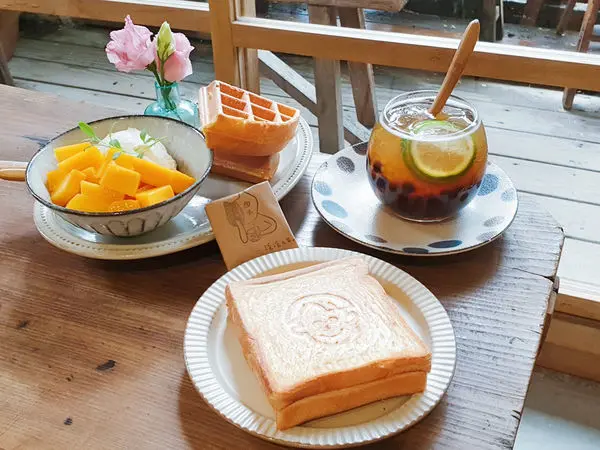 ♪中山站。卜卜商店♬ 必點芒果鬆餅。綜合新味。叮哥。蛋蛋人生