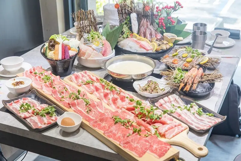 【台北捷運美食】【行天宮站美食】天棧鍋物民生店.壽星優惠生日幾歲就送你幾隻蝦.浮誇系火鍋再+1