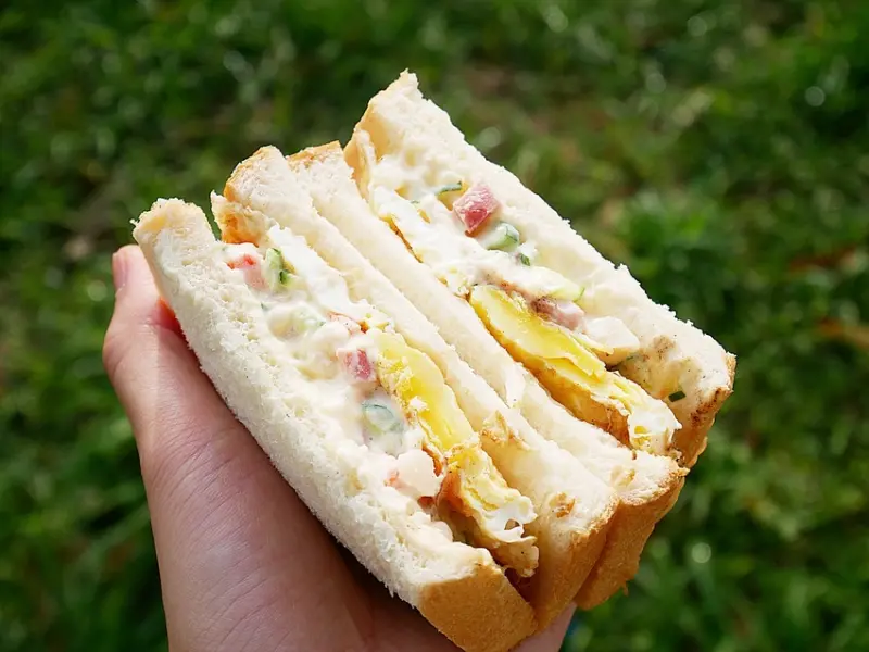 吐司媽媽-台中外埔早餐推薦，大塊經典肉排吐司人氣夯，打拋豬和薯泥沙拉用料超霸氣，再來一份搭配自製醬汁的蘿蔔糕更完美