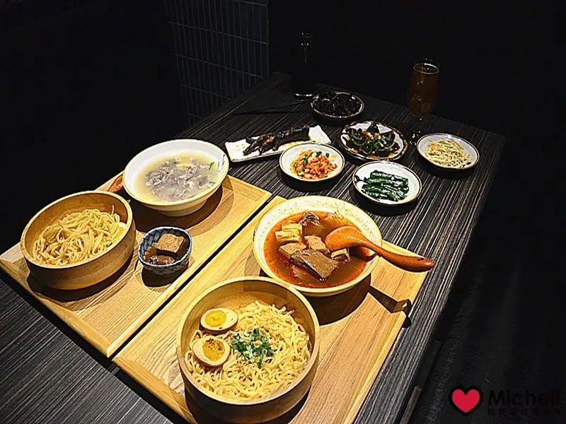 ❤️微風南山美食❤️川師傅 功夫麵舖 ：Q彈有勁手工麵條搭配上入口香麻而不嗆的各式湯汁！簡單辣&麻好味道！！米塔集團！挑戰最道地四川麻辣風味！