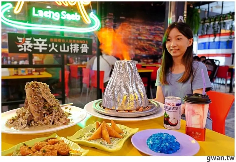 不用出國就能吃到泰國超夯的火山蝦，還有火山排骨買一送一喔！