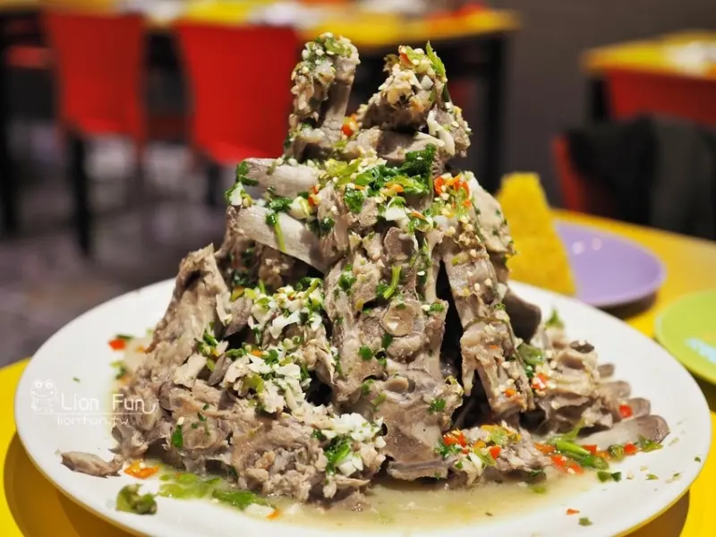 台中逢甲美食｜泰辛火山排骨。泰國曼谷巨無霸火山排骨，只要298元！台中第一間專賣店