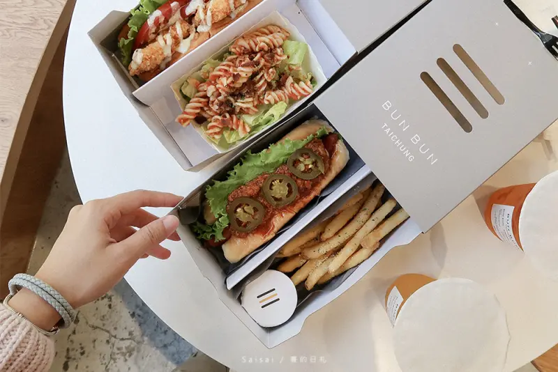 台中最美速食店 BUN BUN 2 文心森林店｜大面落地窗、可愛的麵包餐盒，一起來這邊享受時光吧 :)