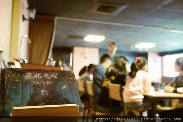 {台中景點}台中密室逃脫推薦：「Escer異世客密室逃脫工作室」-『森林之心』，童話般科幻情節，踏入精靈的世界，一起找尋聖物戰退邪惡！