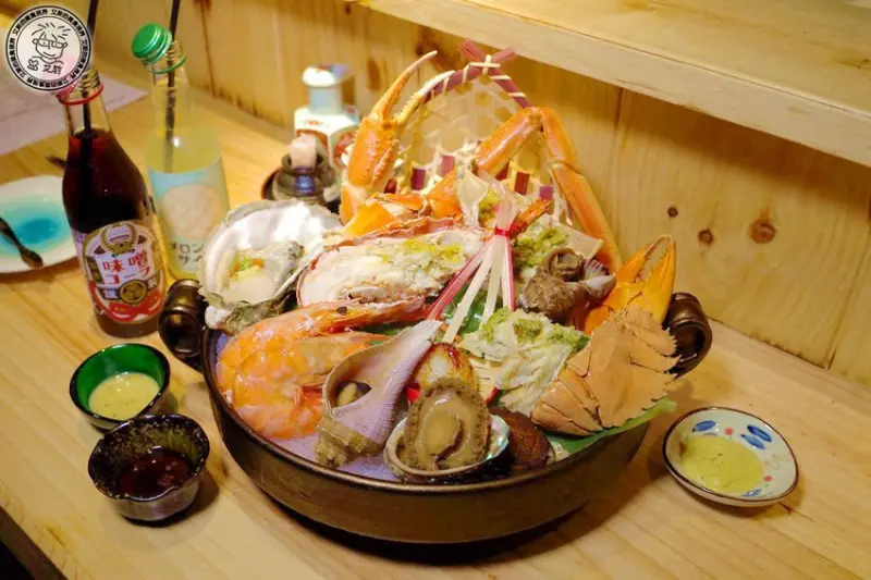 【 海鮮 】最「青」的高檔海鮮2000元就吃得到！海鮮控絕對不能錯過．安東建一水產