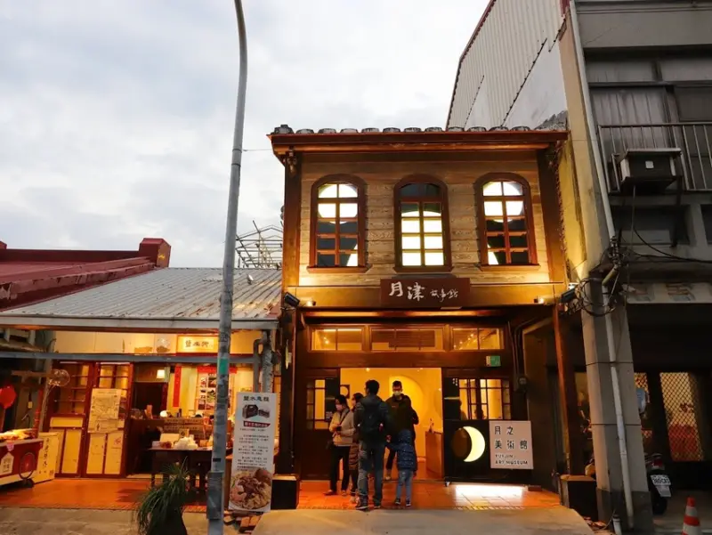 台南鹽水區必玩必逛景點：鹽水連成巷/八角樓古蹟/葉連成商號/連成兔行/橋南老街/永成戲院：台南深度遊!來趟浪漫的鹽水小鎮旅行吧!!!｜每年農曆年前後還有月津港燈節/月光之城-月之美術館(2020年展至