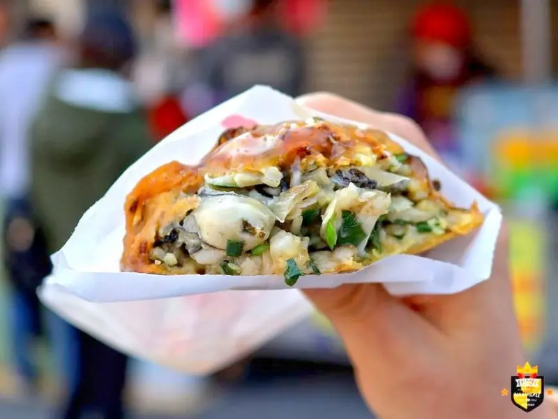 台南蚵嗲／30多年炸物老店／廟口美食一擺攤就排隊／限量供應晚來吃不到／每天只賣3.5小時／用料新鮮實在粉漿薄酥脆