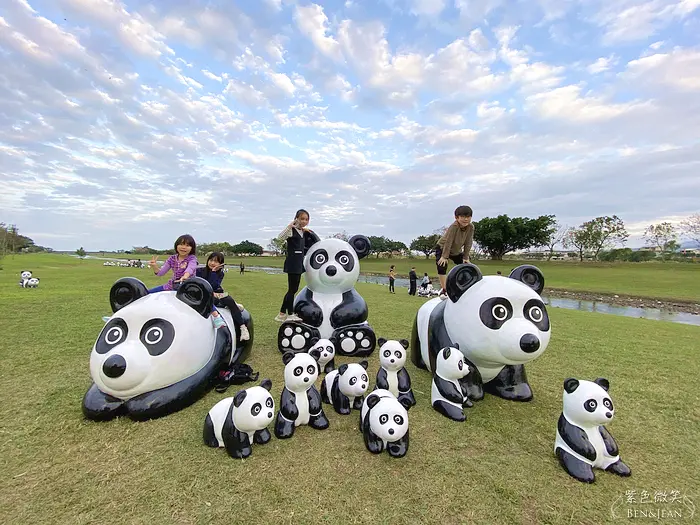【安農溪驛站熊貓大集合】春節免費打卡景點，100隻熊貓裝置藝術超萌超可愛，集章送發財鼠巧克力｜宜蘭三星親子景點