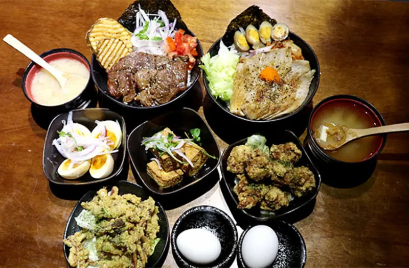 「士林丼飯」【大北直火人燒肉丼飯】嚴選獨家自製燒肉醬汁，結合直火搭配新鮮食材，完美結合最強丼飯，的確夠資格堪稱「澠井川第一家」直火燒肉丼飯店！