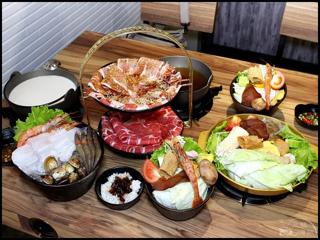 【忠孝復興/火烤兩吃】咕咕咕嚕 大安店～韓式銅盤烤肉、日式昆布火鍋、麻辣火鍋，還有無敵好吃滷肉飯！