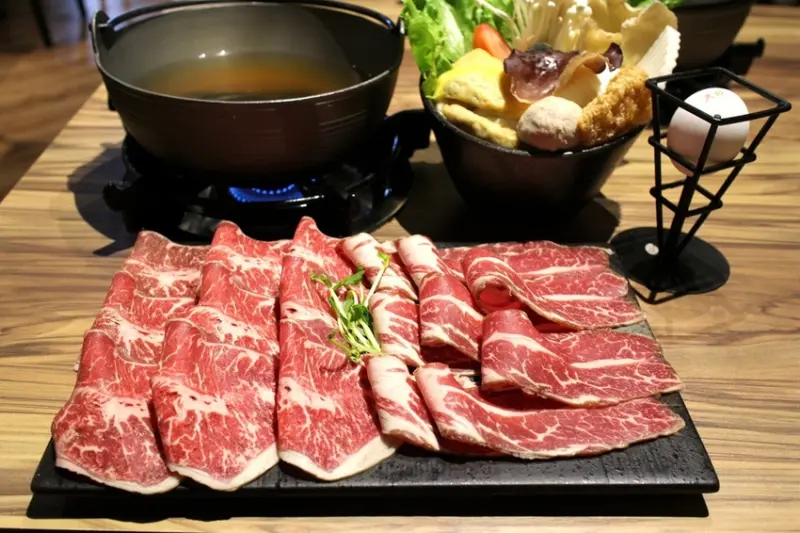 【東區美食推薦】東區銅盤烤肉推薦/東區昆布火鍋推薦/高CP值小資聚餐/忠孝復興站美食推薦/滷肉飯吃到飽*咕咕咕嚕大安店