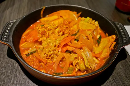 台北 南京三民站 吃韓式泡麵年糕 韓角餐館