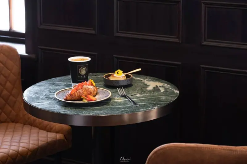 高雄鼓山｜新濱駅前-在金庫裡誕生的咖啡?百年老建築重現風華