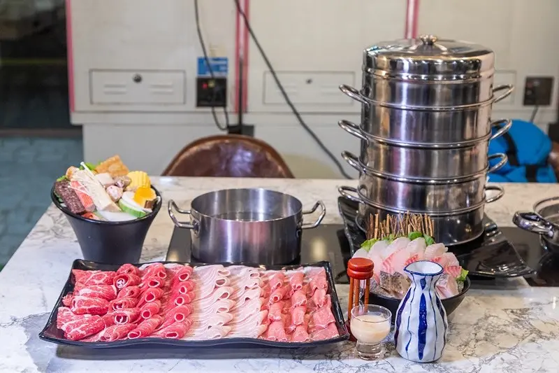 【新北-板橋樹林火車站美食】肉肉涮鍋 板橋金門店.蒸煮兩吃四喜肉鍋.甘酒入湯好滋味