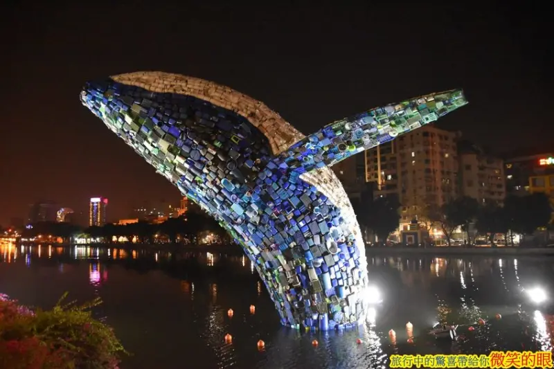 【高雄】愛河．愛之鯨|15噸塑膠廢棄物組合而成|高雄熱門打卡新地標