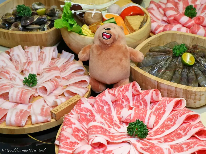 熊滾有鍋│暖暖鍋物只要249元起，蛤蜊、鮮蝦好大一盤，激推安格斯牛小排，色澤超美份量又多～