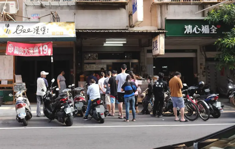 台中北屯│長江早點-台中人氣排隊中式早餐，肉包現做現蒸，燒餅油條蛋來一份，鹹豆漿份量足 - 藍色起士的美食主義