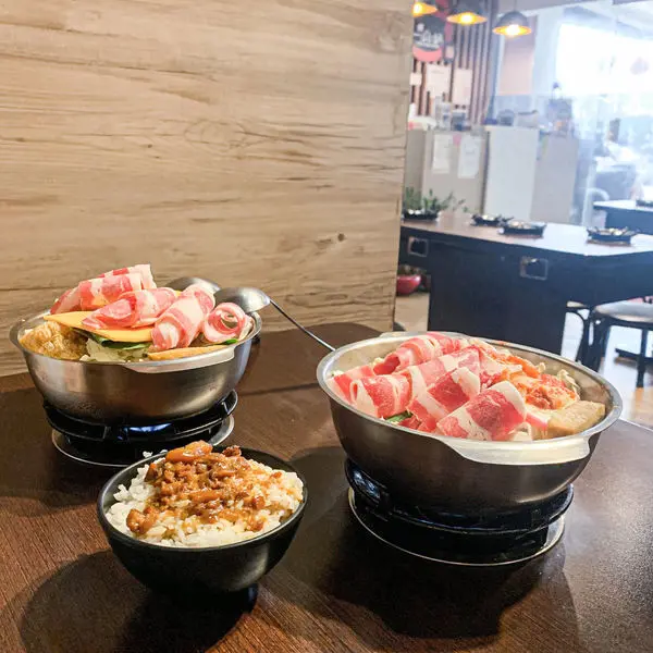 「桃園/美食/鍋類」川一品鍋。藏身內壢轉角平價小火鍋。CP值高的超濃郁牛奶起司鍋、泡菜鍋