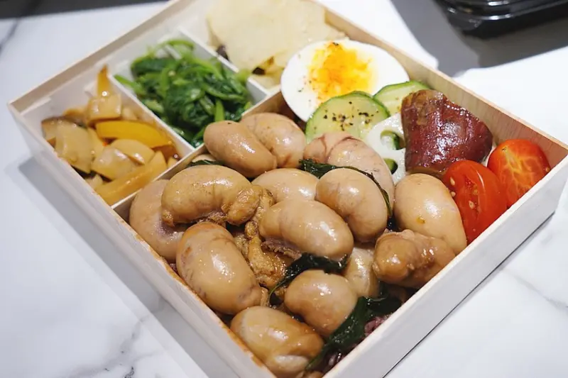 台中超狂雞佛便當，滿滿雞佛看不到白飯，隱藏版每天限量20份！