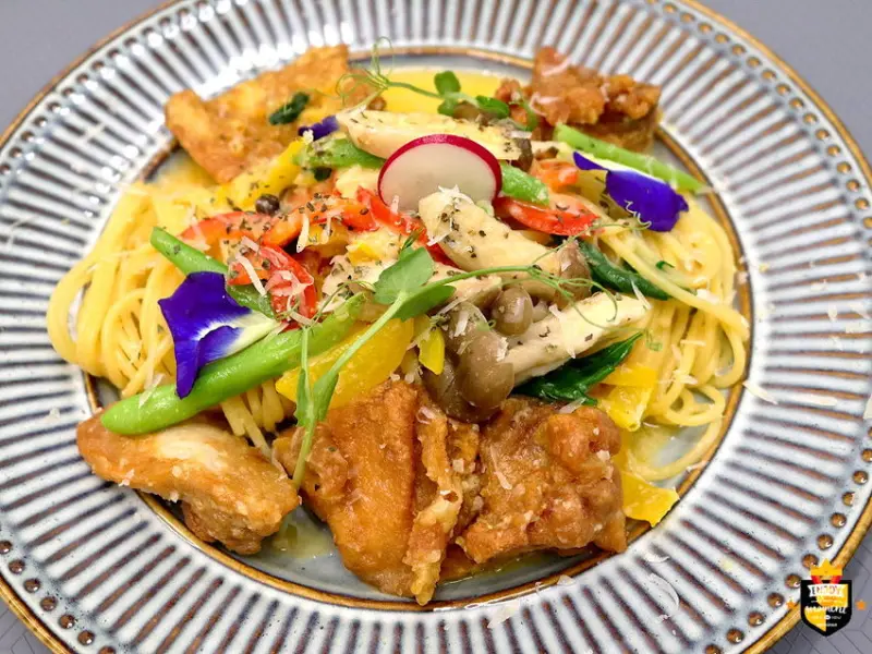 台南無國界料理／阿嬤美容院變身成餐廳／五十多年歷史老房子建築／巷弄隱藏版美食／嚴選食材現點現做不用調理包／人氣拍照打卡點