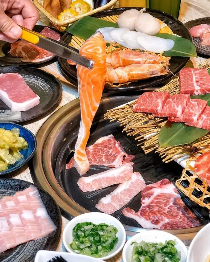 《台北＊四時輕燒肉概念屋》厲害的燒肉在於不用調味就能讓你吃到食材最頂級的美味，全程桌邊服務吃好吃滿~