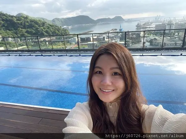 【宜蘭蘇澳/住宿】泡湯游無邊際泳池搭配無敵海景的「煙波大飯店蘇澳四季雙泉館」(Lakeshore Hotel Suao)，窗外就能看日出搭配海景。(圖爆多)