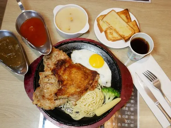 【宜蘭 羅東/美食】雞排+豬排超大雙併只要290元！環境乾淨衛生，餐點便宜CP值高！米亞牛排-羅東店