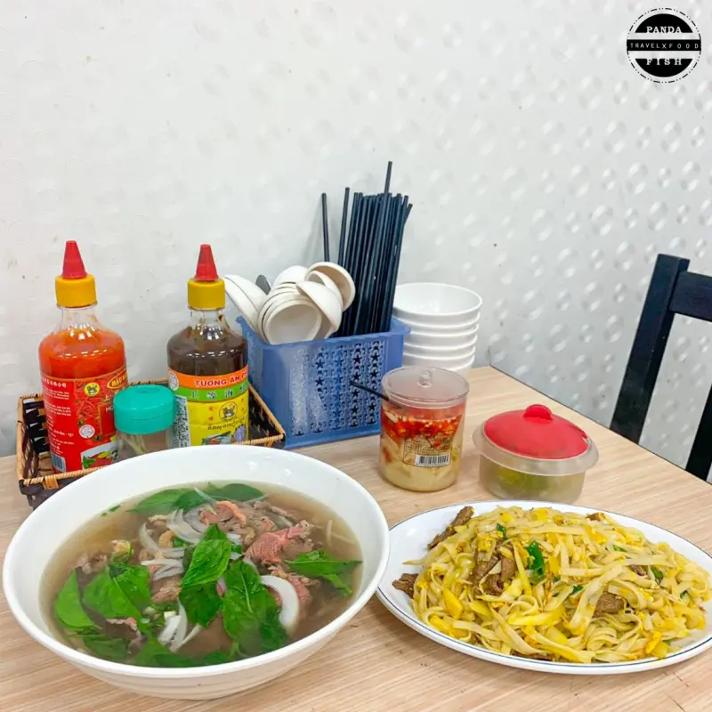 「桃園美食」月香小館榮民店。超道地的越南料理，湯頭非常清甜好喝，桃園私心推薦美食