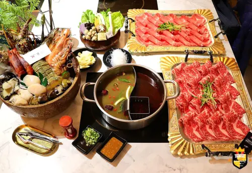 台南海鮮火鍋／嚴選生食等級海鮮食材／每日限量季節龍蝦／獨家特調醬料／南洋villa渡假風格／用餐時段必客滿／服務親切週到／打卡送哈根達斯迷你杯